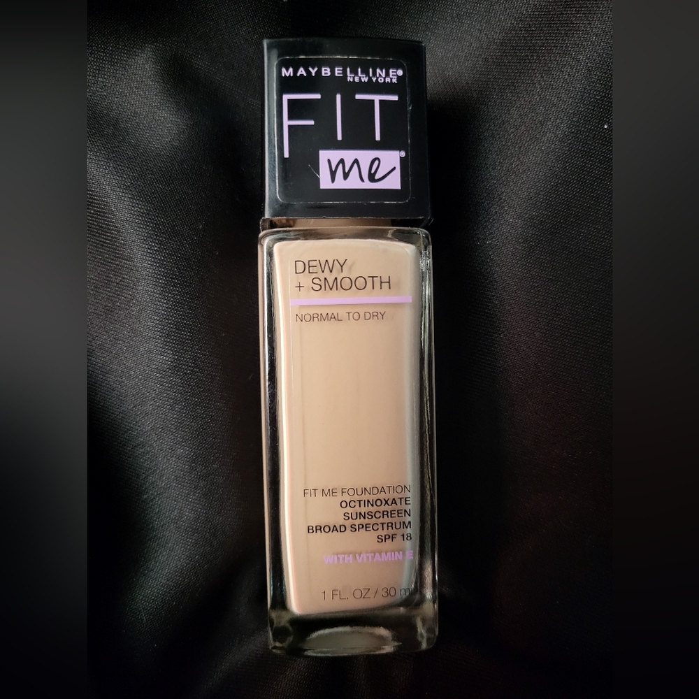 NEW/UNUSED Fair Ivory Maybelline Foundation
